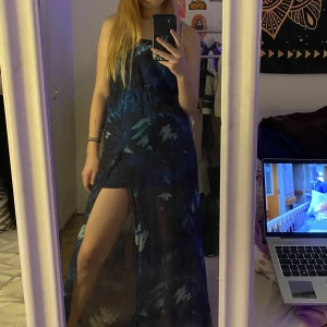 Klänning blå - Klänning blå super fin på 