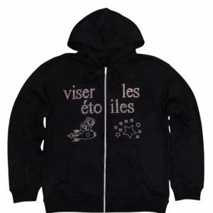 Storlek:s  - Säljer den här  rhinestone luvtröjan från lucid bling. Orginal priset är 650 men säljer den för 400 istället plus att den är helt slutsåld inne på deras hemsida, och har bara använt den 2-3 gånger så den är i super bra skick. 