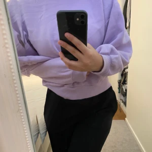 Tjocktröja från ginatricot  - Tjocktröja från ginatricot i storlek XS, så himla gosig och fin på men kommer tyvärr inte till användning längre. 