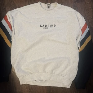 Supermysig sweatshirt || Vintage - Vintage sweatshirt i storlek M, känns nästan som L! 🥰 Startar budgivning om många är intresserade. 