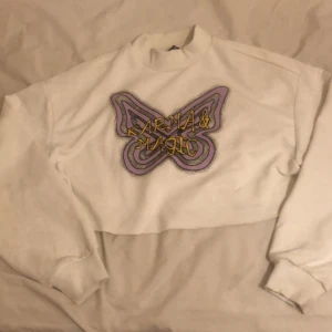 En tröja  - Är använd 1 gång 