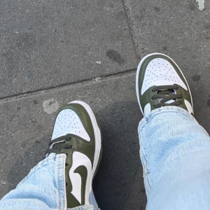 Dunk  - Intressekoll på mina Nike dunk High, använda fåtal. Har andra skor som kommer till mer användning än dessa. 🌟😇 äkta! Box med följer 