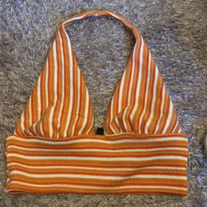 topp med öppen rygg  - topp från HM med öppen rygg 🧡🧡köparen står för frakten! 