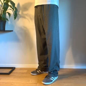 Baggy Brun/Gröna Kostymbyxor  - .