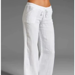 Lågmidjade Linnebyxor  - Säljer dessa lågmidjade linnebyxor då de ej kommer till användning för de har blivit för små/korta på mig. Storlek M men passar till XS/S personer. 200kr med frakt 📦