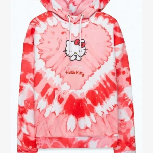 Hello kitty hoodie - Denna är helt slutsåld, nypris 600 kr. Den är rätt oversized. Har använt kanske 2 gånger men passar inte min stil längre (;