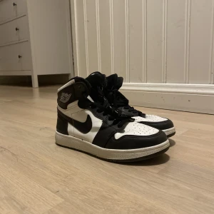 Jordans - Säljer mina jordans använda några gånger.  Skriv till mig om diskussion av pris eller fler bilder 💕