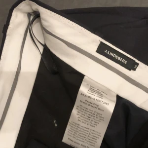 J.Lindeberg Paulee Crop (stretch dressed wool) - Ett par J.lindeberg i gott skick!
