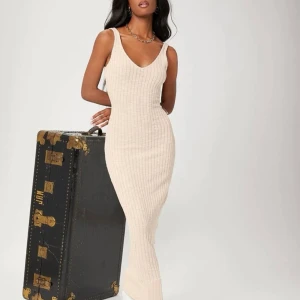 klänning i storlek xs  - klänning från shein(aldrig använd). Vid intresse av fler bilder så är det bara att höra av sig😊💕