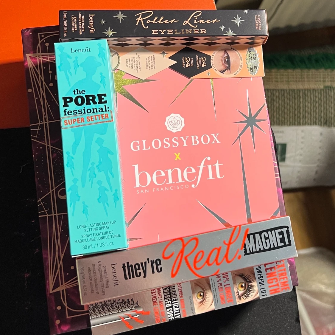 BENEFIT helt nytt! 2 produkter +. gratis sheetmask