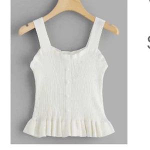 Topp med pärlknappar - Helt ny stickad topp från shein med pärlor (syns ej på bilden) 