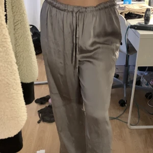 Satinbyxor - Satin byxor från h&m