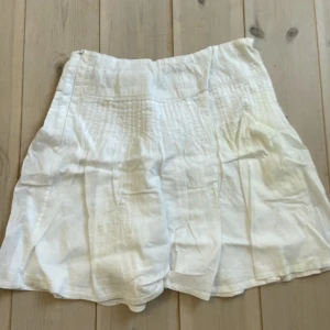 Vit linnekjol - Vit linnekjol