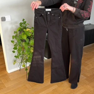 Highwaist bootcut jeans  - Snygga jeans från Zalando, säljer pga råkade köpa för liten storlek. Endast testade. Org pris 679, säljer för 200. Waist 26/66 cm Length 30/76 cm.