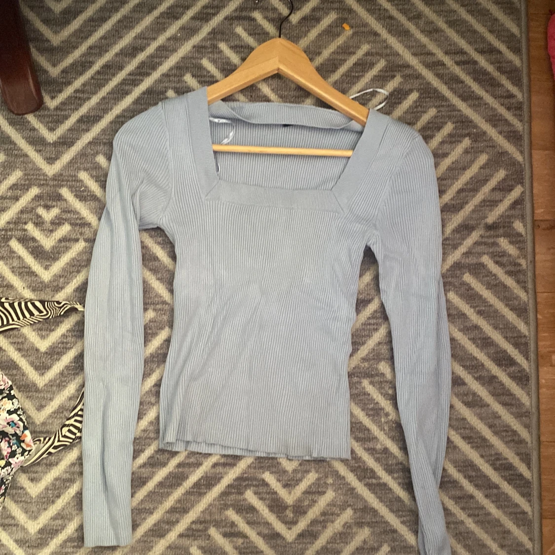 En fin baby blå tröja