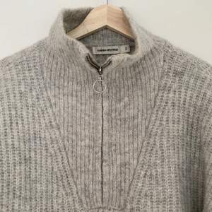 Stickad oversized ull/alpacka tröja, från Carin Wester. Väldigt sparsamt använd