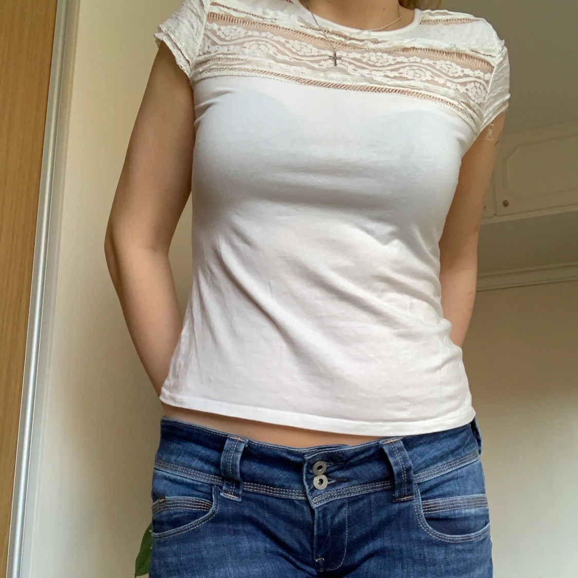 Vit t-shirt med spets 