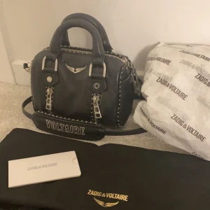 Zadig Voltaire sunny nano bag - Zadig Voltaire sunny nano bag. Säljs pga jag inte använder den. Väskan verkar inte finnas kvar på Zadigs hemsida. Nypris är 3000kr❤️