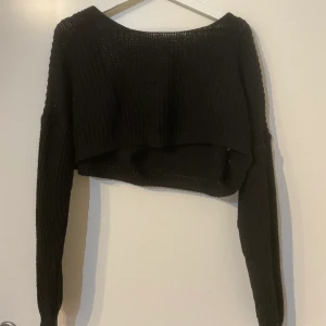 Boohoo stickad  - Stickad tröja som är öppen i ryggen. 50kr+frakt