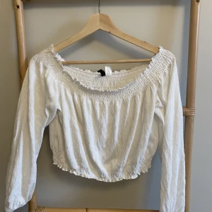 Off shoulder tröja H&M - Så gullig off shoulder tröja från H&M 30:- strl S
