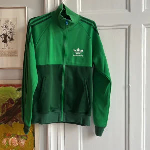 Tröja  - Adidaströja  Storlek M  Väldigt bra skick 