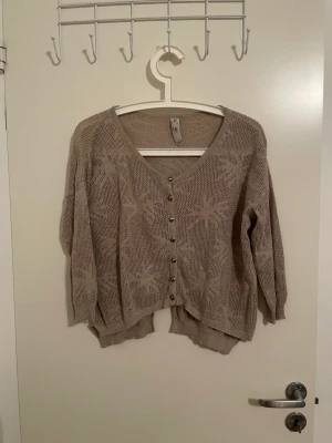 Koftor  - Tunna och sköna och enkla koftor 20kr/st 