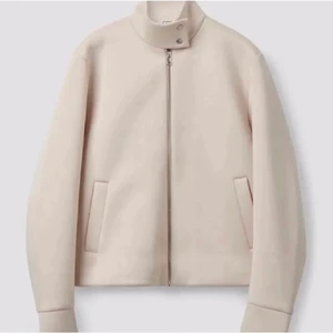 Cos jacka - Intressekoll på min cos jacka i strl S! Säljer till ett bra pris💕