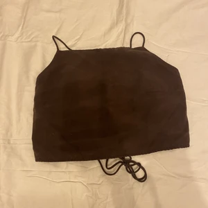 Crop top med snörning  - En fin tröja som är justerbar i snörning så den passar s-m 