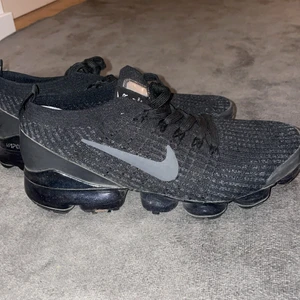 Nike vapormax - Storlek 40, Nike vapormax. Använda 2ggr, som nya. 