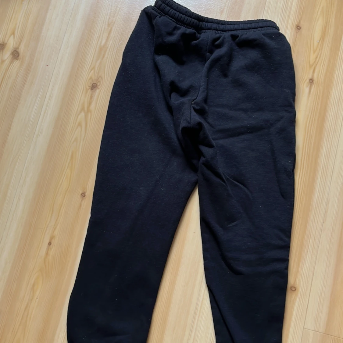 Billie Eilish mjukisbyxor - 90