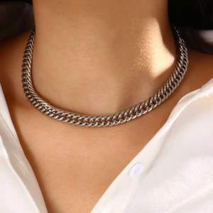 Oanvänt kedjehalsband.  39-45 cm långt (beroende på vart man hakar den.  #smycken #smycke #chain #kedja #silver #necklace
