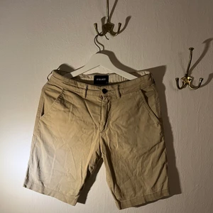 Shorts - Nu säljer jag två par lyle&scott shorts för en billig peng. 300kr för båda och 200kr för ett par. Priset går att diskutera vid snabb affär!😅