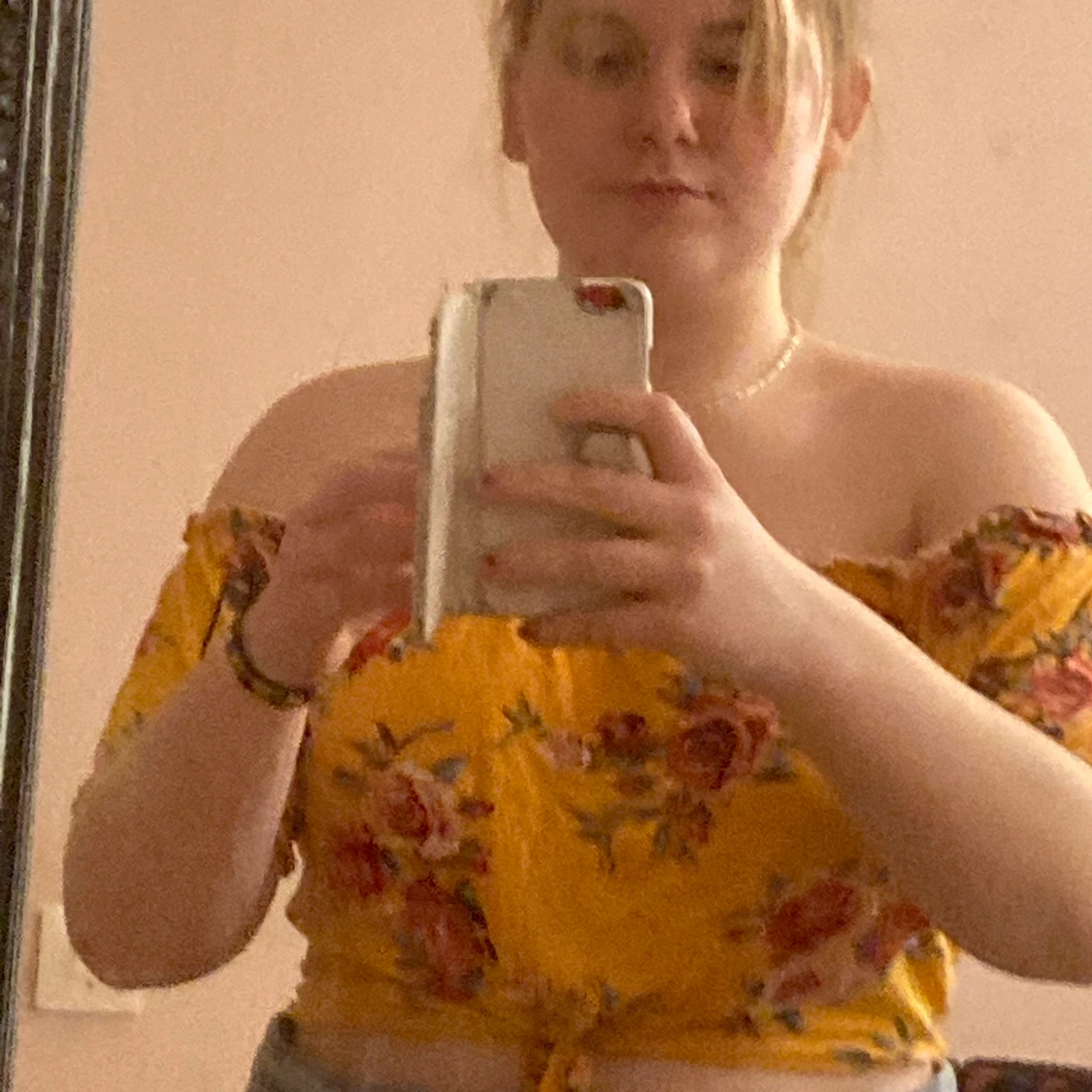 Blommig ofshoulder tröja - 90