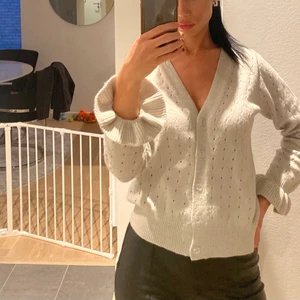 Grå kofta  - Grå kofta i bra skick storlek S 🔝 skriv gärna för flera bilder 🤩