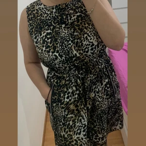 Klänning  - Har använt en gång 