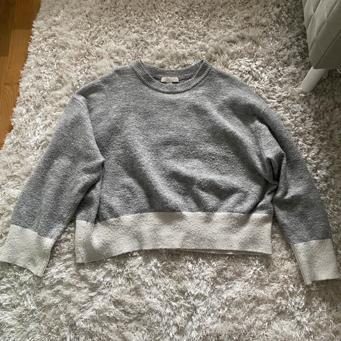 Grå tröja från H&M  - 90