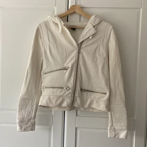 Hoodie  - Snygg beige hoodie i storlek S. Går inte att få tag på längre. 