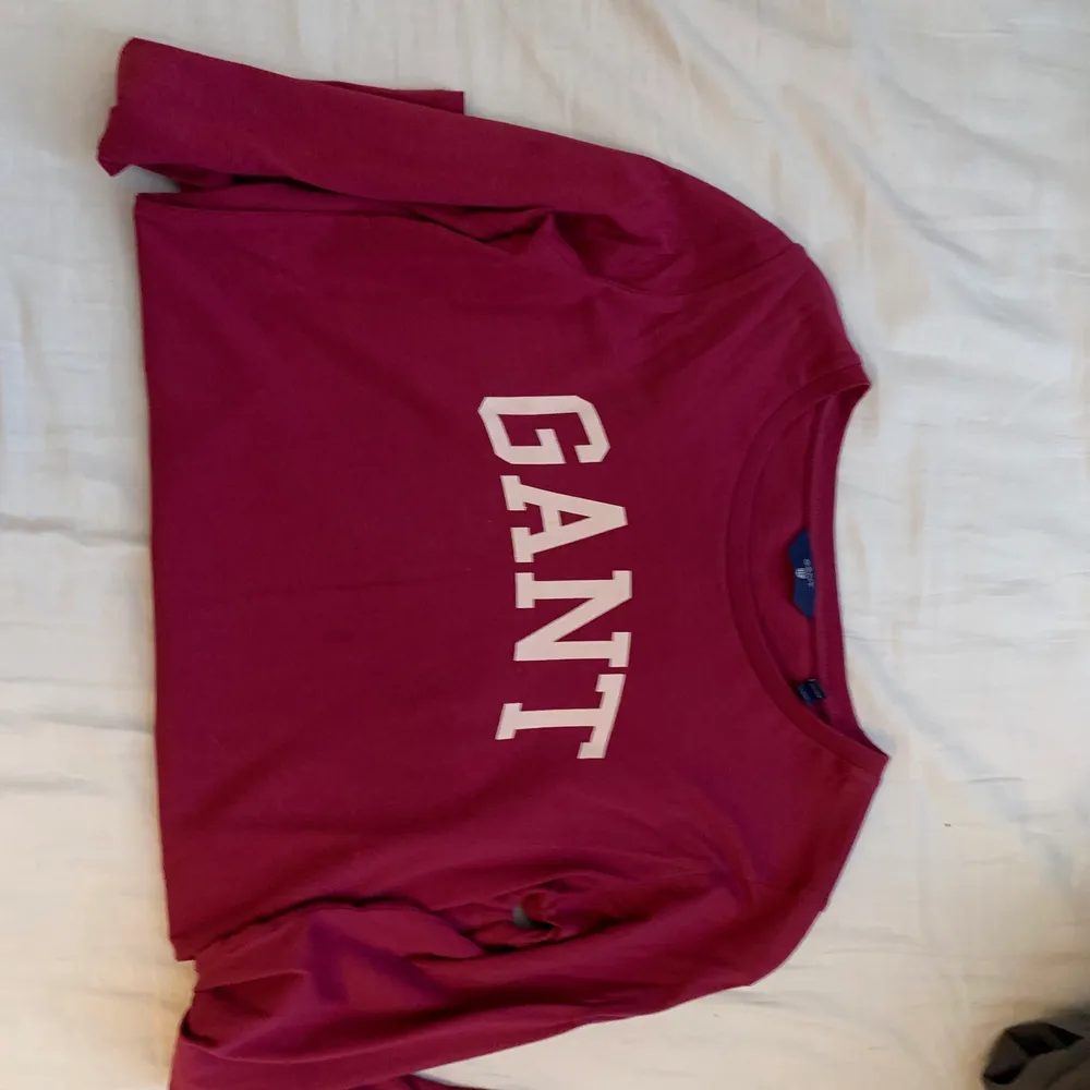 Gant tröja helt ny i storlek xs, kom med prisförslag. Toppar.