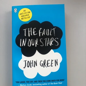 The fault in our star  - Från Helens bokhandel, kostade 299