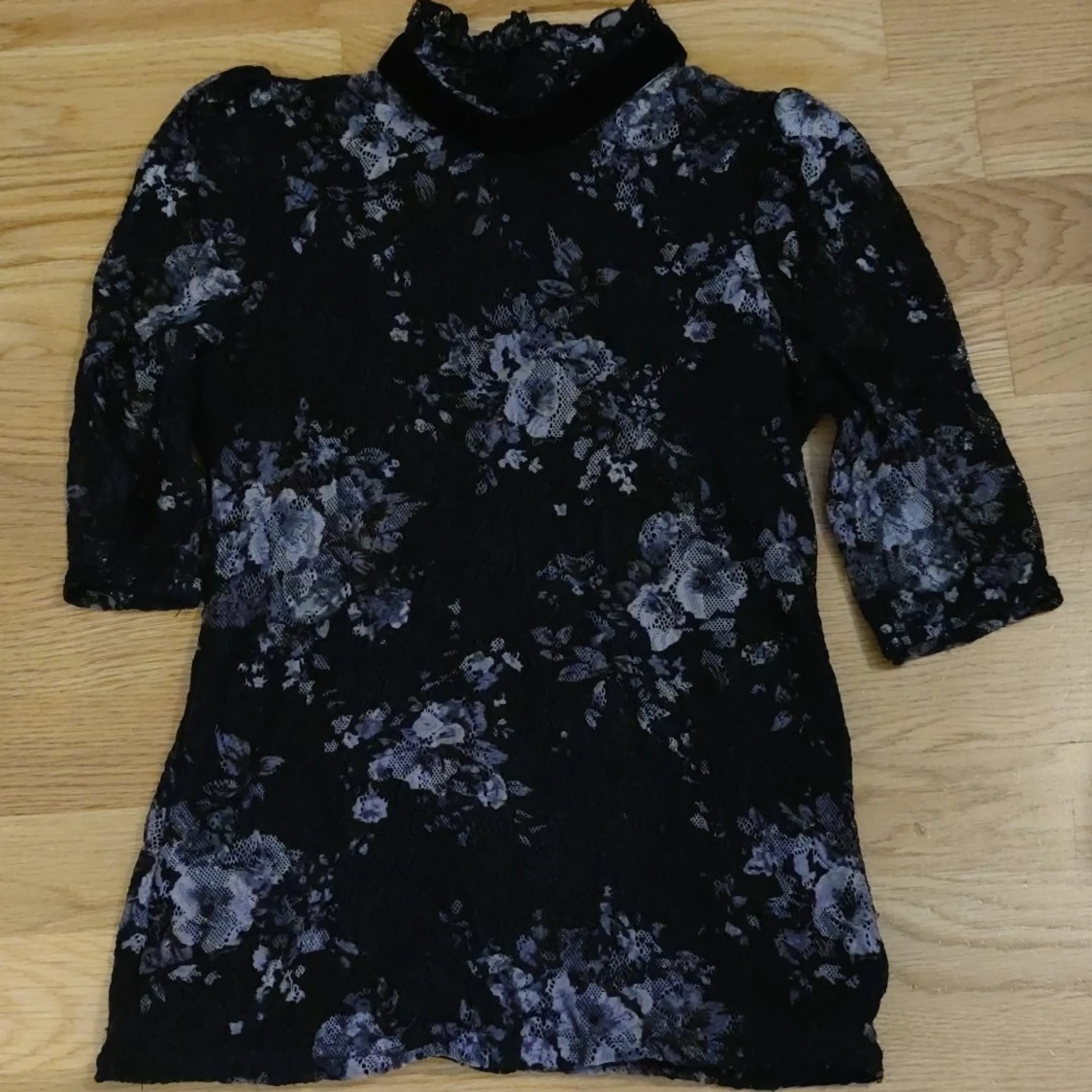 Svart spets tröja med detaljer, Size S - 91