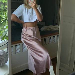 Satin kjol - Fin kjol ifrån Nelly💗 lånad bild