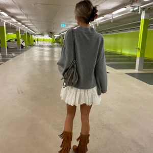 Stickad tröja - Jättefin och populär tröja från pull and bear. Den är som i nyskick och väldigt mysig i materialet! Kan skicka egna bilder om så önskas💕 