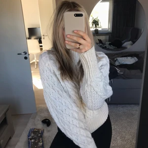 Stickad tröja - Säljer denna ur söta tröja från H&M då den inte längre används! Säljes för 100 kr + frakt