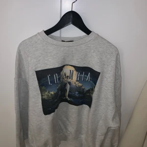 Sweatshirt  - Eventuell frakt står köparen för 🥰 vid frågor eller intresse skicka ett DM 