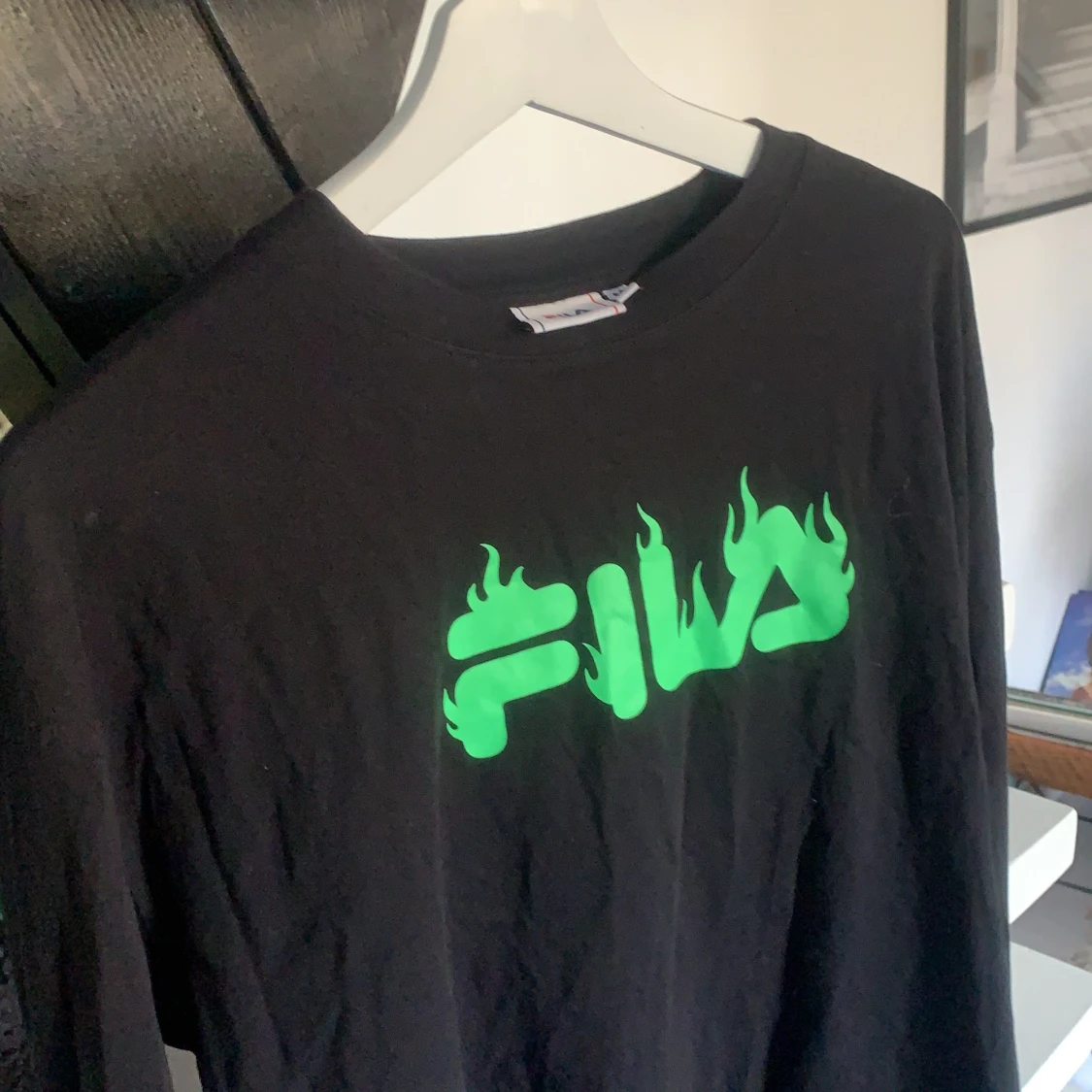 Svart tröja med tryck  - 91