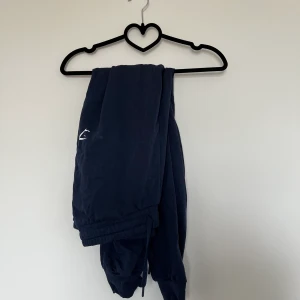 Gymshark mjukisbyxor - Marinblåa i färgen. Nyskick 