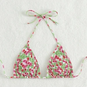 Bikini  - Säljer denna söta bikini överdel för att den va för liten för mig💕💕