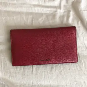 Läder röd plånbok från Massimo Dutti 