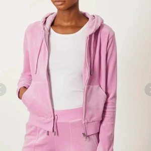 JUCIY KOFTA SÖKES - Letar efter denna snygga juciy kofta, om du har en sån eller liknande får du gära höra av sig 😘