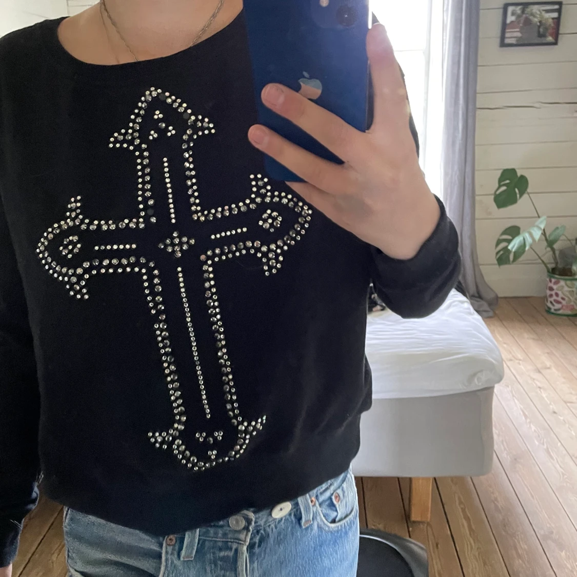 Svart tröja med kors - 90